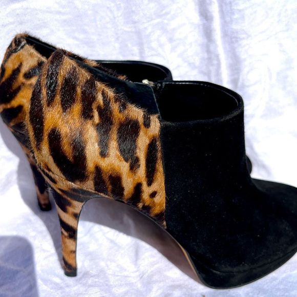 ‎VINCE CAMUTO ELVINS BOOTIES - Picture 1 of 15